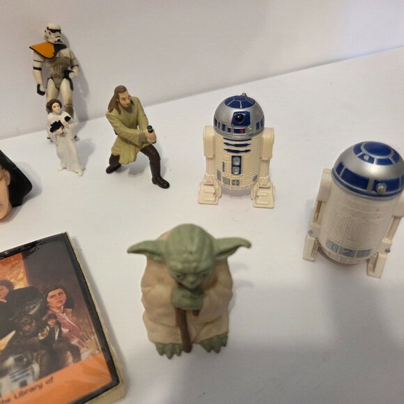 16 Star Wars Collectables as shown - Picture 4 of 5